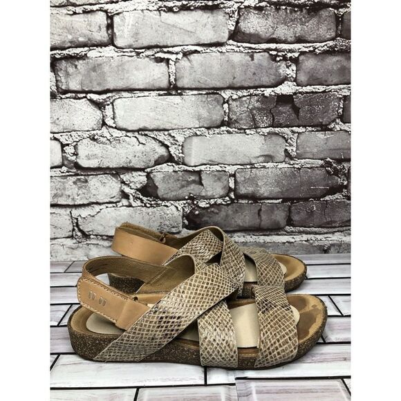 Clarks Taupe Leather Snake Skin Ankle Strap Casual Sandals Women Sz 7M US/37.5EU - Picture 3 of 16